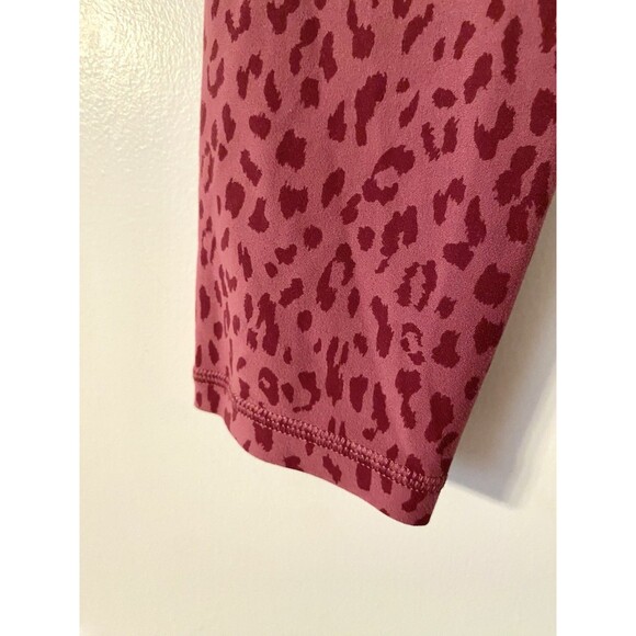 Athleta Salutation Leggings Size Small Petite Stash Pocket 7/8 Tight Leopard - Picture 5 of 7